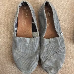 Toms